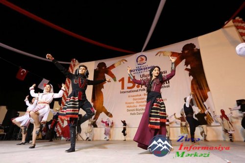 "Sarvan" folkor ansabılı Türkiyədə 15-ci Dənizli Beynəlxalq Rəqs Festivalında iştirak edib "Sarvan" folkor ansabılı Türkiyədə 15-ci Dənizli Beynəlxalq Rəqs Festivalında iştirak edib