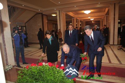 BDU-da ümummilli lider Heydər Əliyevin anım günü ilə əlaqədar tədbir keçirilib BDU-da ümummilli lider Heydər Əliyevin anım günü ilə əlaqədar tədbir keçirilib