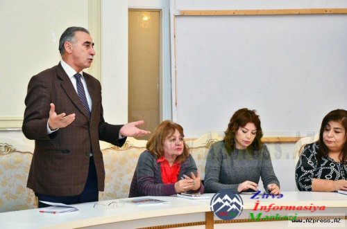 Xəzangül xanımın “Özümü axtarıram" şeirlər kitabının təqdimat mərasimi keçirilib Xəzangül xanımın “Özümü axtarıram" şeirlər kitabının təqdimat mərasimi keçirilib