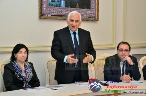 Xəzangül xanımın “Özümü axtarıram" şeirlər kitabının təqdimat mərasimi keçirilib Xəzangül xanımın “Özümü axtarıram" şeirlər kitabının təqdimat mərasimi keçirilib