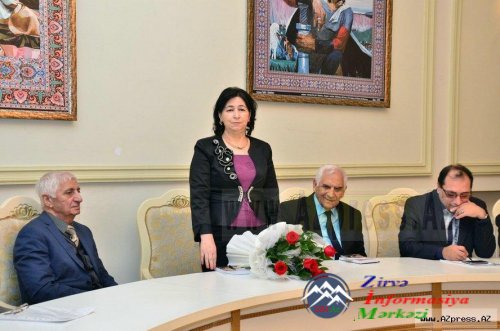 Xəzangül xanımın “Özümü axtarıram" şeirlər kitabının təqdimat mərasimi keçirilib Xəzangül xanımın “Özümü axtarıram" şeirlər kitabının təqdimat mərasimi keçirilib