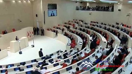 В парламенте Грузии азербайджанцы дали бой армянам - Видео В парламенте Грузии азербайджанцы дали бой армянам - Видео