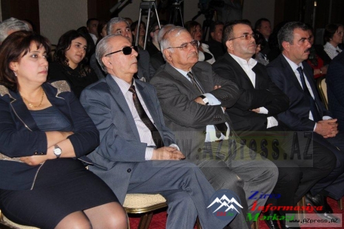 Jurnalistlər ümummilli lider Heydər Əliyevin xatirəsini anıblar Jurnalistlər ümummilli lider Heydər Əliyevin xatirəsini anıblar