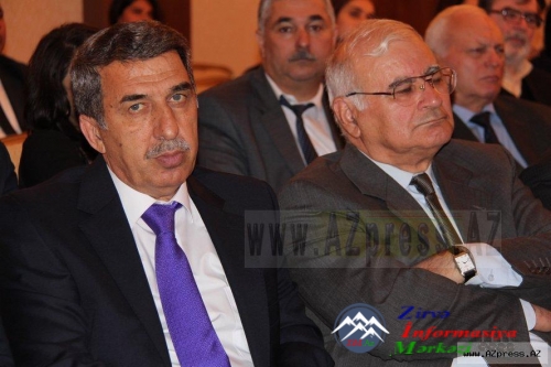 Jurnalistlər ümummilli lider Heydər Əliyevin xatirəsini anıblar Jurnalistlər ümummilli lider Heydər Əliyevin xatirəsini anıblar