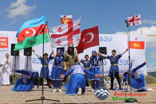 Cəmilə xanım SARVANQIZI: Yurd bizim, Bayram bizim! Neğme bizim, Saz bizim!