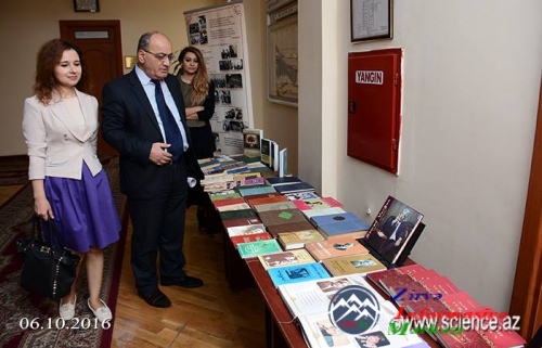 Xalq şairi Səməd Vurğunun 110 illik yubileyinə həsr olunan elmi sessiya keçirilib Xalq şairi Səməd Vurğunun 110 illik yubileyinə həsr olunan elmi sessiya keçirilib