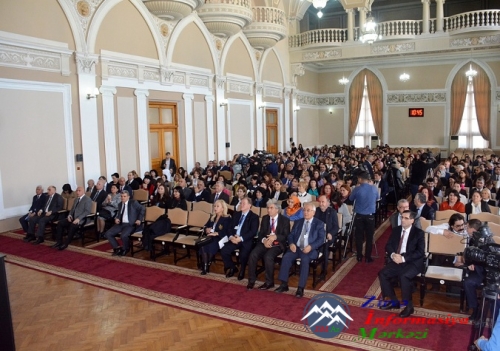 Akademik İsa Həbibbəyli “Birinci Türkoloji Qurultay: dərsləri və çağırışları” mövzusunda məruzə ilə çıxış edib