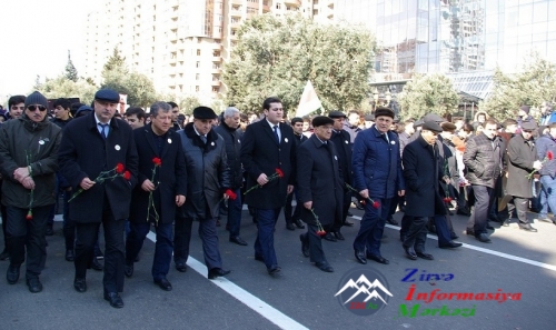 AzTU-nun professor-müəllim və tələbə heyəti Xocalı faciəsi qurbanlarının xatirəsinə ucaldılmış "Ana Fəryadı" abidəsini ziyarət ediblər AzTU-nun professor-müəllim və tələbə heyəti Xocalı faciəsi qurbanlarının xatirəsinə ucaldılmış "Ana Fəryadı" abidəsini ziyarət ediblər