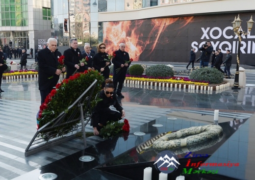 İlham Əliyev Xocalı soyqırımının 25-ci ildönümü ilə əlaqədar Bakıda keçirilən ümumxalq yürüşdə iştirak edib İlham Əliyev Xocalı soyqırımının 25-ci ildönümü ilə əlaqədar Bakıda keçirilən ümumxalq yürüşdə iştirak edib