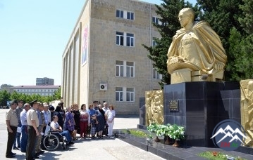 Yeni Azərbaycan Partiyası Azərbaycan Respublikası Müdafiə Nazirliyinin bir  ...