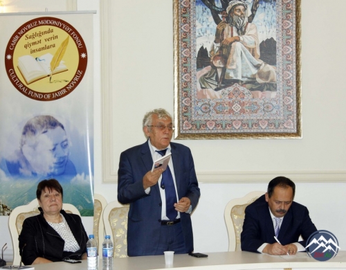 Əməkdar müəllim, şair Nəcməddin Mürvətovun yeni kitablarının imza günü keçirilib. Əməkdar müəllim, şair Nəcməddin Mürvətovun yeni kitablarının imza günü keçirilib.