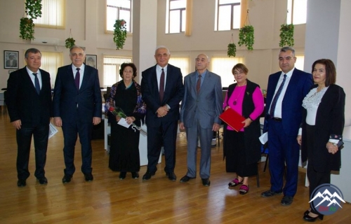 AzTU kitabxanasının məsul işçisi 50 il səmərəli fəaliyyətinə görə Fəxri Fərmanla təltif olunub AzTU kitabxanasının məsul işçisi 50 il səmərəli fəaliyyətinə görə Fəxri Fərmanla təltif olunub