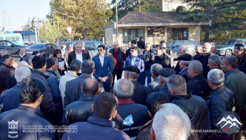 Marneulinin Meri Qaçağan Ərazi Vahidliyinin sakinləri ilə görüşüb