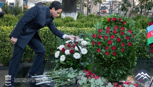 Marneulinin rəhbər şəxsləri Azərbaycan xalqının Ümummilli Lideri Heydər Əliyevin xatirəsini yad ediblər Marneulinin rəhbər şəxsləri Azərbaycan xalqının Ümummilli Lideri Heydər Əliyevin xatirəsini yad ediblər