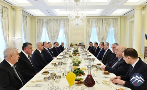 İlham Əliyev Gürcüstanın Baş naziri ilə görüşüb İlham Əliyev Gürcüstanın Baş naziri ilə görüşüb