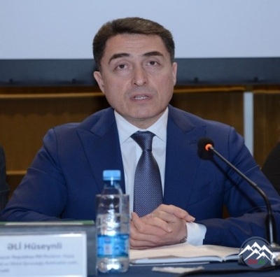 Professor Əmir Əliyevin “Azərbaycan beynəlxalq cinayətlər hədəfində: hüquqi təhlil” kitabının təqdimatı olub Professor Əmir Əliyevin “Azərbaycan beynəlxalq cinayətlər hədəfində: hüquqi təhlil” kitabının təqdimatı olub