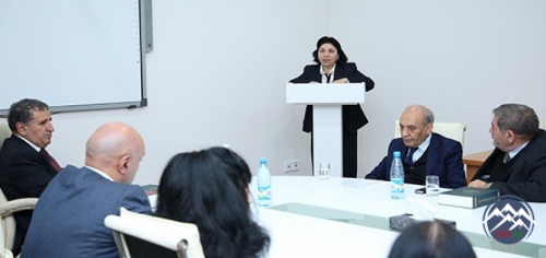 “İzahlı dilçilik terminləri lüğəti”nin təqdimatı olub “İzahlı dilçilik terminləri lüğəti”nin təqdimatı olub