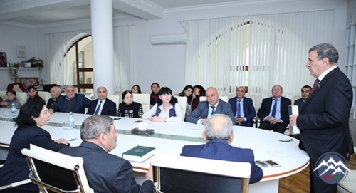 “İzahlı dilçilik terminləri lüğəti”nin təqdimatı olub “İzahlı dilçilik terminləri lüğəti”nin təqdimatı olub