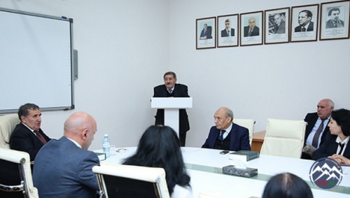 “İzahlı dilçilik terminləri lüğəti”nin təqdimatı olub “İzahlı dilçilik terminləri lüğəti”nin təqdimatı olub