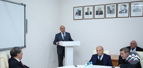 “İzahlı dilçilik terminləri lüğəti”nin təqdimatı olub “İzahlı dilçilik terminləri lüğəti”nin təqdimatı olub