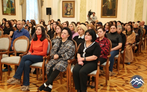 "Müasir və güclü Azərbaycanın memarı - Heydər Əliyev" mövzusunda elmi sessiya keçirilib "Müasir və güclü Azərbaycanın memarı - Heydər Əliyev" mövzusunda elmi sessiya keçirilib