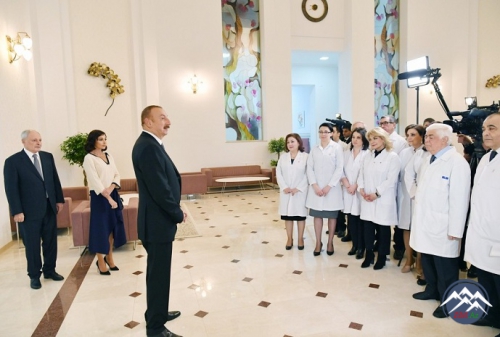 Prezident İlham Əliyev və birinci xanım Mehriban Əliyeva Bakıda Elmi-Tədqiqat Tibbi Bərpa İnstitutunda əsaslı yenidənqurmadan sonra yaradılan şəraitlə tanış olublar Prezident İlham Əliyev və birinci xanım Mehriban Əliyeva Bakıda Elmi-Tədqiqat Tibbi Bərpa İnstitutunda əsaslı yenidənqurmadan sonra yaradılan şəraitlə tanış olublar