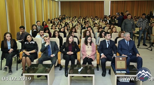 Akademik Akif Əlizadə AMEA-nın gənc alimləri ilə görüşüb Akademik Akif Əlizadə AMEA-nın gənc alimləri ilə görüşüb