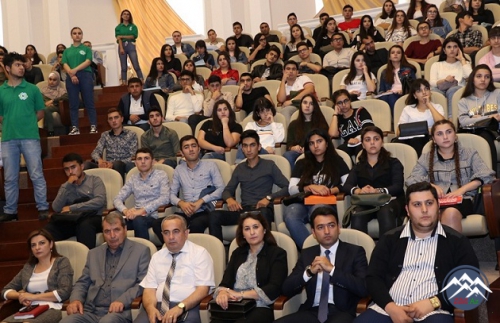 AzTU-nun rektoru, professor Vilayət Vəliyev universitetin I kurs tələbələri ilə görüşüb AzTU-nun rektoru, professor Vilayət Vəliyev universitetin I kurs tələbələri ilə görüşüb
