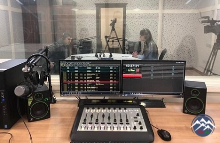 Tələbələrin sevimli məkanı –Tədris tele-radio studiyasında Tələbələrin sevimli məkanı –Tədris tele-radio studiyasında