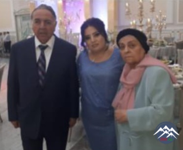 Qaranlığa işıq saçan müəllim ailəsi Qaranlığa işıq saçan müəllim ailəsi