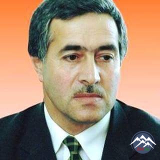 Ondan öyrənir və ona bənzəməyə çalışıram Ondan öyrənir və ona bənzəməyə çalışıram