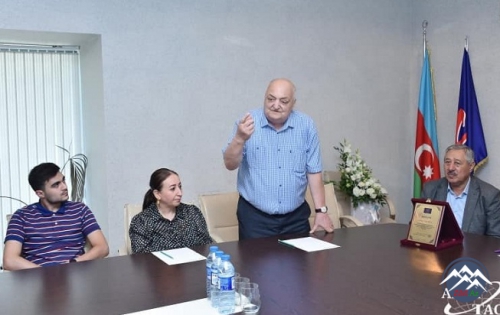 Mətbuat Şurasında veteran jurnalist Ənvər Məşədiyevin 80 illik yubileyinə həsr olunmuş toplantı keçirilib Mətbuat Şurasında veteran jurnalist Ənvər Məşədiyevin 80 illik yubileyinə həsr olunmuş toplantı keçirilib
