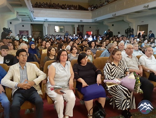 Gəncədə “Dəmir yumruq” tamaşası nümayiş olunub Gəncədə “Dəmir yumruq” tamaşası nümayiş olunub