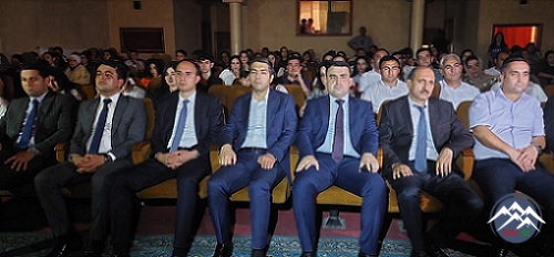 Gəncədə “Dəmir yumruq” tamaşası nümayiş olunub Gəncədə “Dəmir yumruq” tamaşası nümayiş olunub