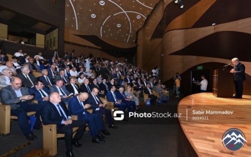 Azərbaycan jurnalistlərinin VIII qurultayı keçirilib; Rəşad Məcid Mətbuat Şurasının sədri seçilib